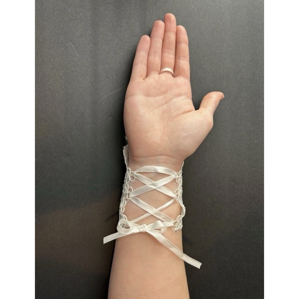 Stylish White Lace Fingerless Gloves, Party/ Wedding, One Size Fits, Whimsey - Picture 2 of 5